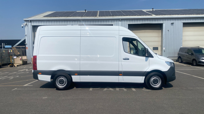 Mercedes-Benz Sprinter 315Cdi L2 Diesel Rwd 3.5t H2 Pro Van 9G-Tronic - Image 8